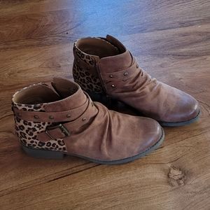 White Mountain Savant women's ankle boots size 10 saddle/leopard